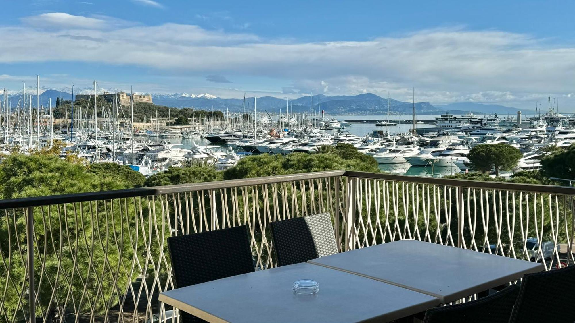 Penthouse Vue Mer Avec Rooftop,Jacuzzi,Et Parking Prive 昂蒂布 外观 照片