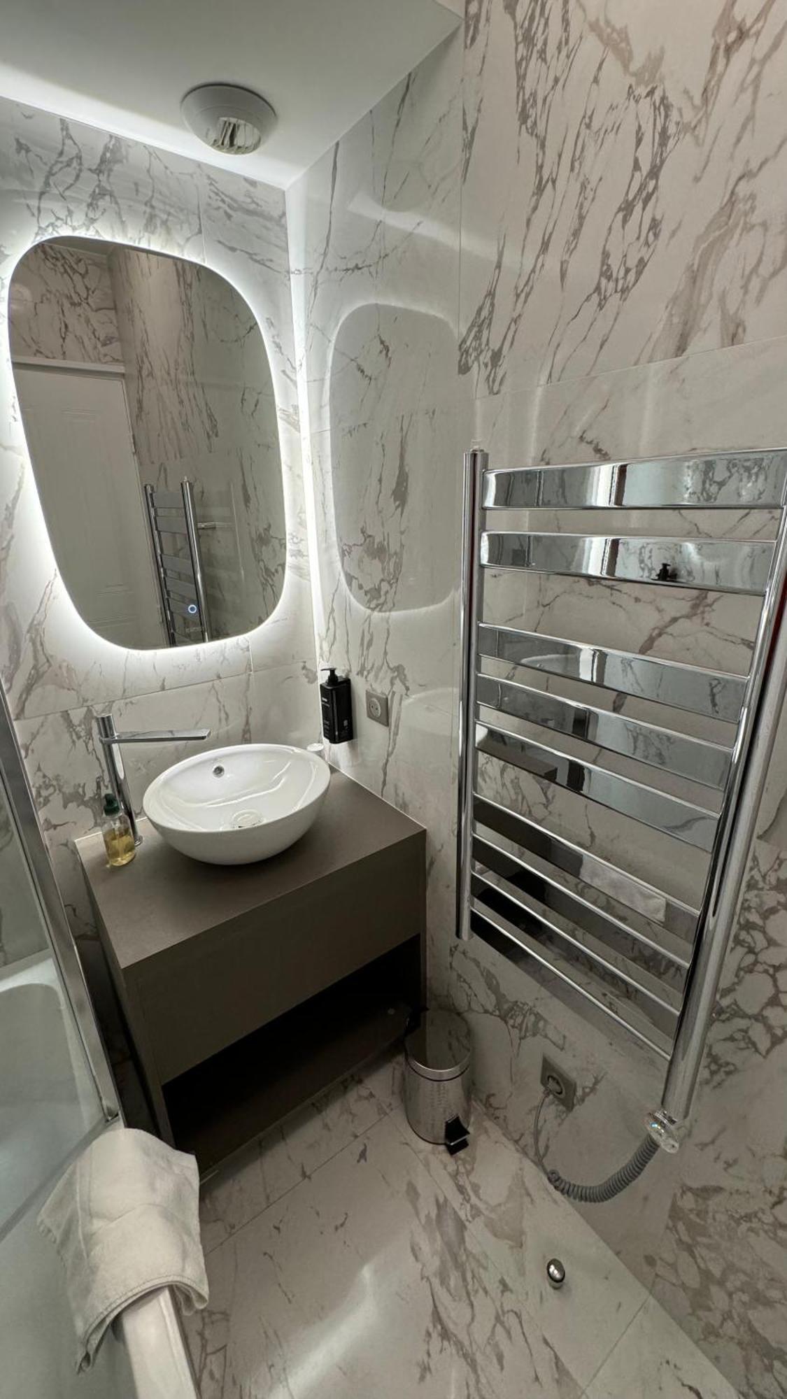 Penthouse Vue Mer Avec Rooftop,Jacuzzi,Et Parking Prive 昂蒂布 外观 照片