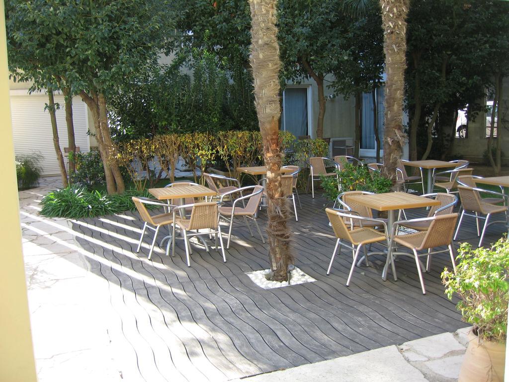 Penthouse Vue Mer Avec Rooftop,Jacuzzi,Et Parking Prive 昂蒂布 外观 照片